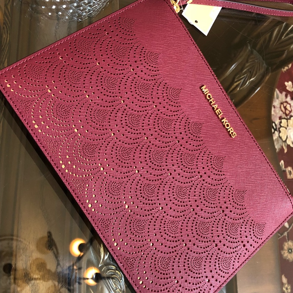 Michael Kors jet set travel perforated xl clutch - Picture 3 of 8